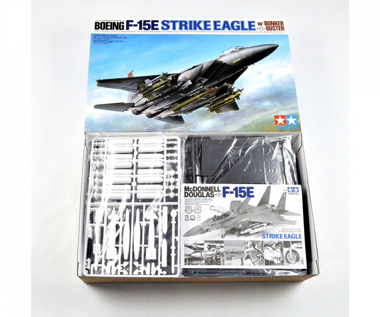 Tamiya Modellbausatz Flugzeug – 60312 Boeing F-15e Bunker Buster Strike Eagle aus Kunststoff – 1:32 – Modellbausatz
