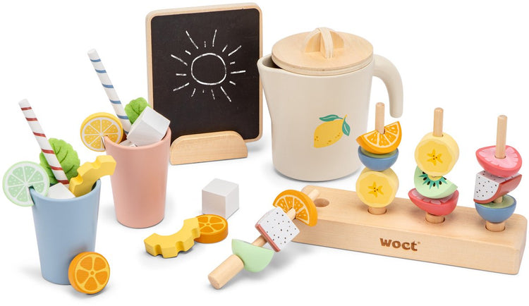 Woet® Holz-Sommerparty-Spielset – Limonadenständer – 37-teiliges Set inklusive Obstspieße, Eiswürfel, Becher, Krug und Kreidetafel – Spielzeug-Essen und Getränke – Rollenspiel-Spielzeug – ab 3 Jahren
