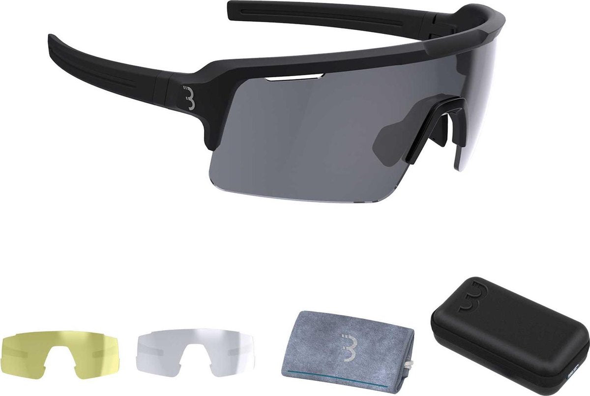 Bbb Cycling Fahrradbrille Herren und Damen Fuse – Fahrradsonnenbrille mit großer torischer Linse für 100 % UV-Schutz – Antibeschlag-Sportbrille mit 3 leichten Gläsern und Brillenetui – Mattschwarzer Rauch – Bsg-65