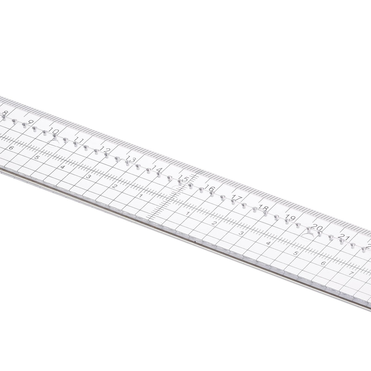 Nellies Wahl: • Schneidelineal mit Metallstreifen 30 cm