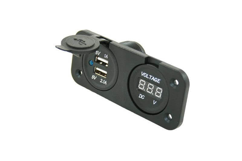 Powerline Digitalvoltmeter 10-30V und 2x USB-A Ladegerät max. 3,1a Ladestrom eingebaut