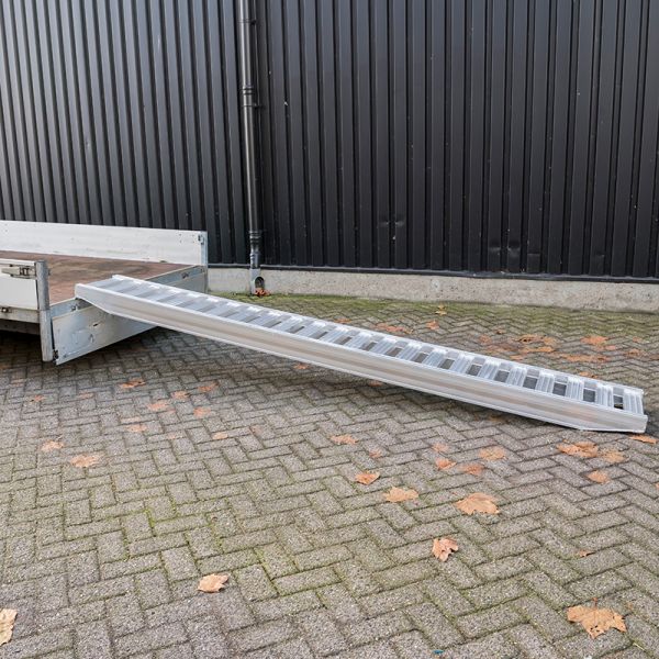 Rampenbrett Stück 350 cm 2500kg.