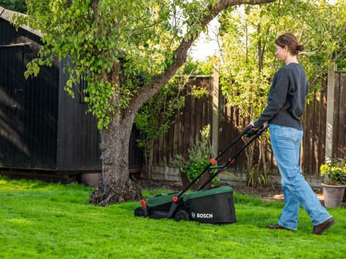 Bosch grüner Akku-Rasenmäher Rotak 18V-32 | ohne Akkus und Ladegerät | inkl. Mulchstopfen - 06008b9p01