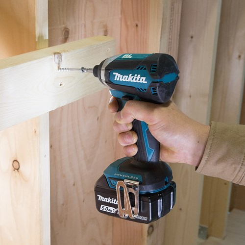 Makita 18 V Schlachtschraubendreher DTD153ZJ