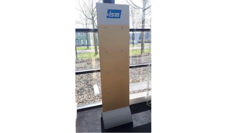 In Zusammenarbeit mit verv == Display in Zusammenarbeit mit Sätteln mit Aluminiumfuß