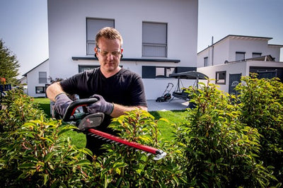 Metabo HS 18 LTX 55 | Akku-Heckenschere | 18v | 2x2ah Li-Power und Ladegerät SC 30 - 601718500