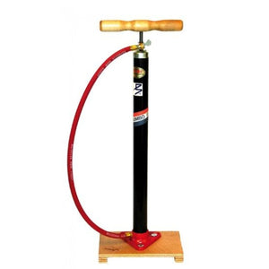 Fahrradpumpe auf Holzbrett mit Dunlop-Ventil