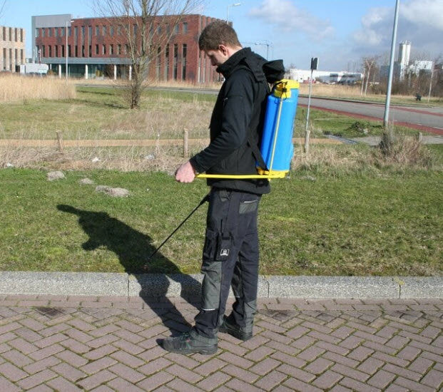 Rückenspritze aus Kunststoff mit Seitenkurbel 16 Liter