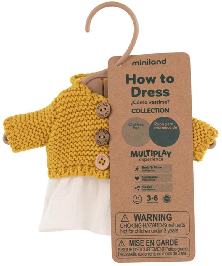 Miniland ml-Puppen: Kleidungsset weiß-ocker für Mädchen 21 cm, 3-teilig, Kleid, Weste und Hose, mit Kleiderbügel, 3+