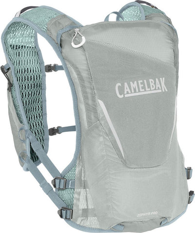 Camelbak Zephyr-Weste für Herren – Einheitsgröße – ultraleichtes Material – Platz für 2 flexible 500-ml-Flaschen – reflektierend – 8 Fächer – Laufweste – Getränkehalter – Trinkbeutel – Grau mit Türkis