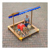 Swingking schwingende hölzerne Sandkasten mit Wasserschalen und Abdeckungen