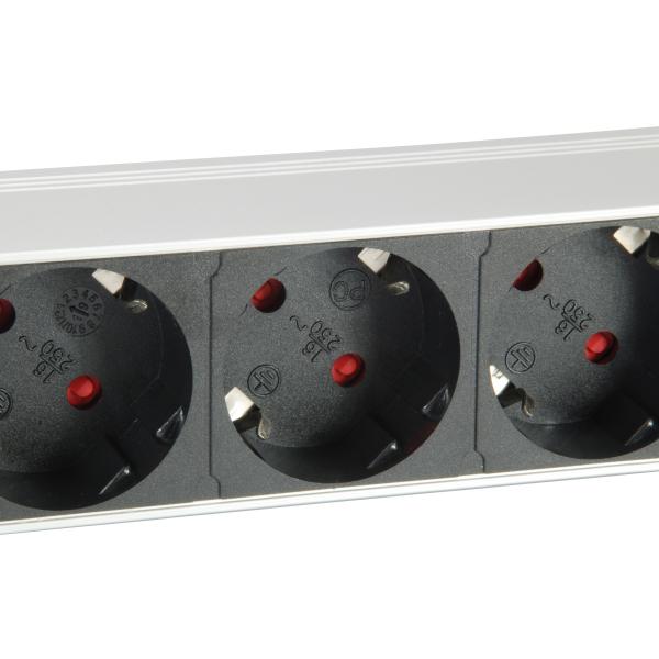 Ausrüstungsausrüstung 333309 7-Outlet Deutsche Verteilungseinheit W Surgeschutz+Schalter, Typ F, 1,5 mm²