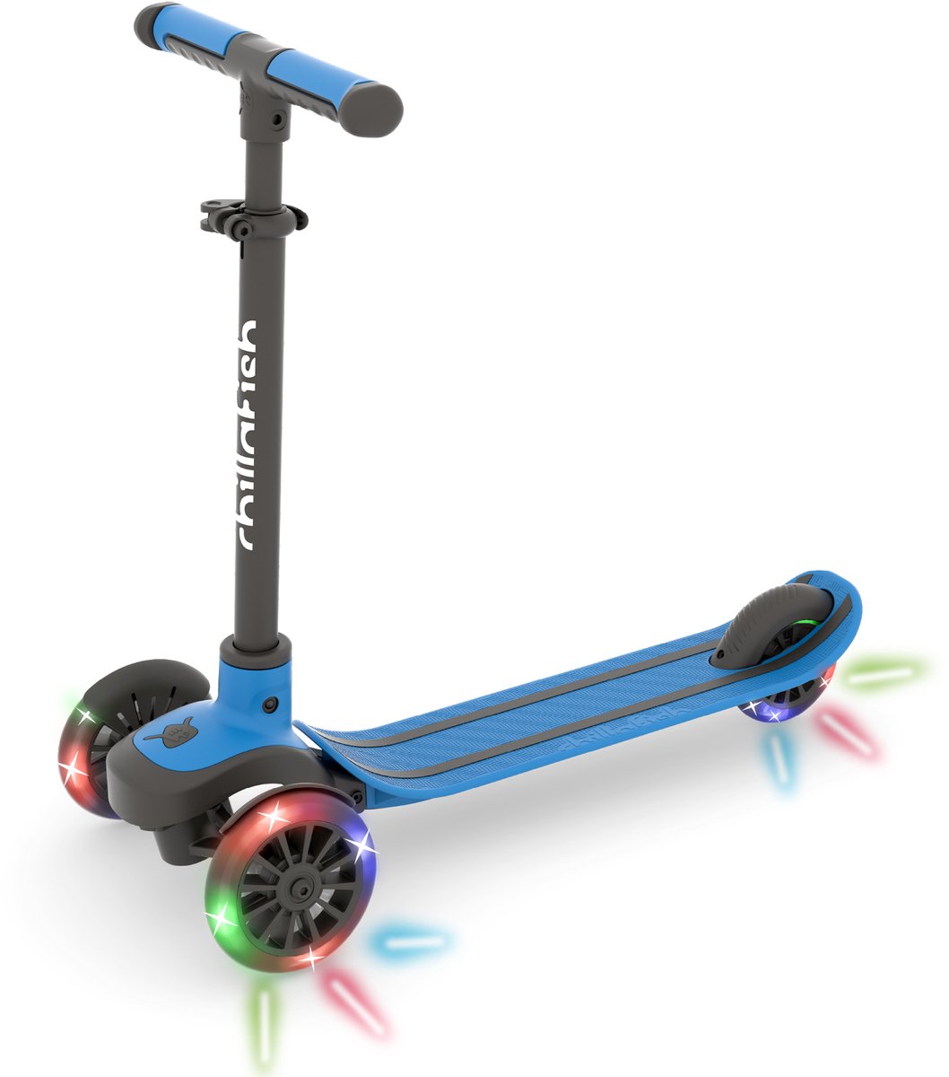 Chillafish Kinderroller 3 Jahre mit drei LED-Rädern – Blau – Leichter Glow-Scooter für Jungen und Mädchen mit abnehmbarem Lenker und Fußbremse – höhenverstellbar – Lean-to-Steer – Extra-Griffe – keine Batterien erforderlich – Modell Scotti Glow 3
