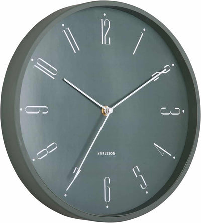 Karlsson Wanduhr mit königlichen Zahlen – grün – ø30 cm – skandinavische Wanduhr