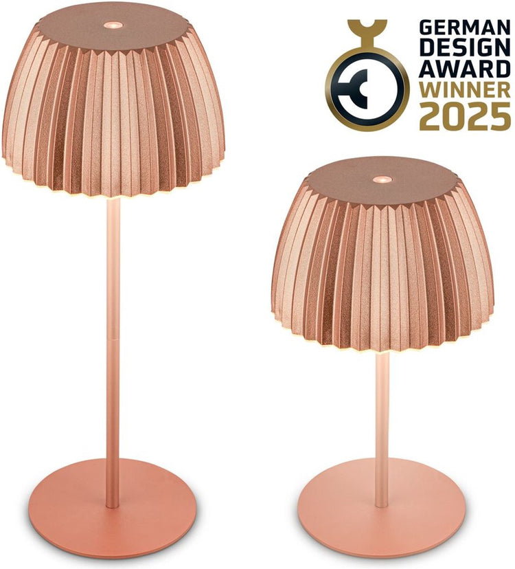 B.k.licht Briloner Champ – wiederaufladbare Tischleuchte – kabellose Lampe – Touch-dimmbar – für drinnen und draußen – Gewinner des Deutschen Designpreises 2025 – Kupfer – ø14,5 x 36,5 cm