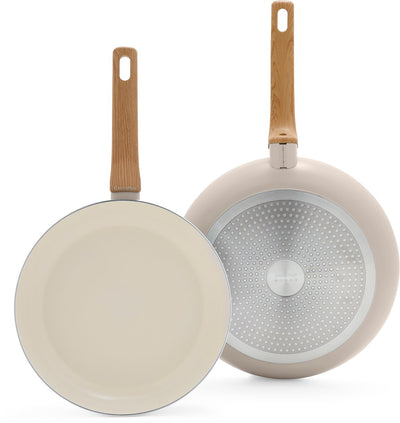 Greenpan Essence Bratpfannenset 2-teilig – 26 x 30 cm – PFAS-freie Antihaftbeschichtung – Induktionspfannenset – Keramikpfanne – ofenfest bis 160 °C – Griffe in Holzoptik – Kaltgriffe – Taupe
