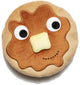 Kidrobot Yummy Pancake Medium Plüsch – weiches Kuscheltier mit gestickten Details