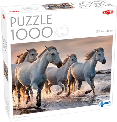 Taktische weiße Pferde am Strand – Puzzle – 1000 Teile – galoppierende weiße Pferde – dynamische Strandlandschaft – hohe skandinavische Qualität