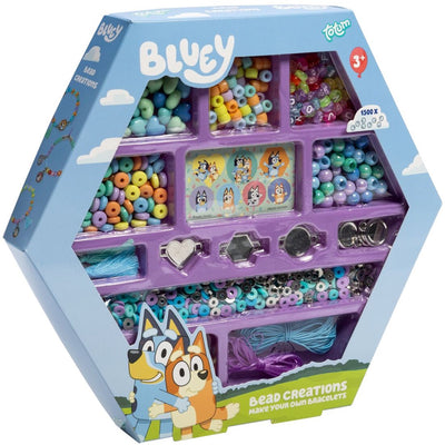 Totum Bluey Bead Set zur Herstellung von Armbändern – 800-teiliges Set mit speziellen Bluey Charms, Buchstaben und speziellen Perlen – kreatives Spielzeug für kleine Mädchen und Jungen ab 3 Jahren