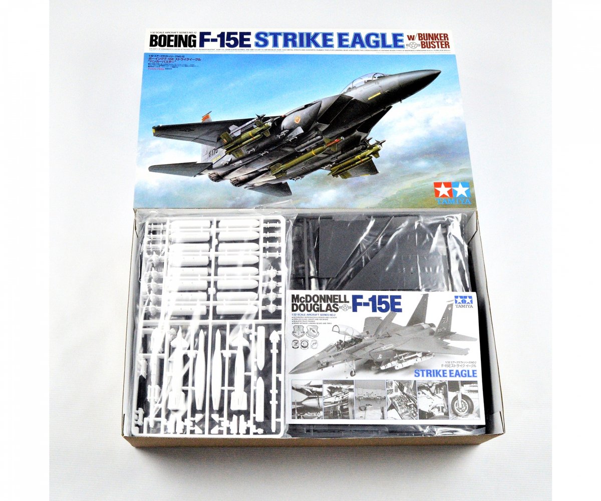 Tamiya Modellbausatz Flugzeug – 60312 Boeing F-15e Bunker Buster Strike Eagle aus Kunststoff – 1:32 – Modellbausatz