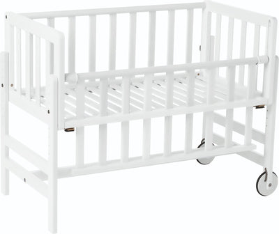 Geuther Betty Beistellbett, Beistellbett, Kinderbett – mit Rollen – 45x90 cm – Babybett bis 9 kg – massives Buchenholz – weiß