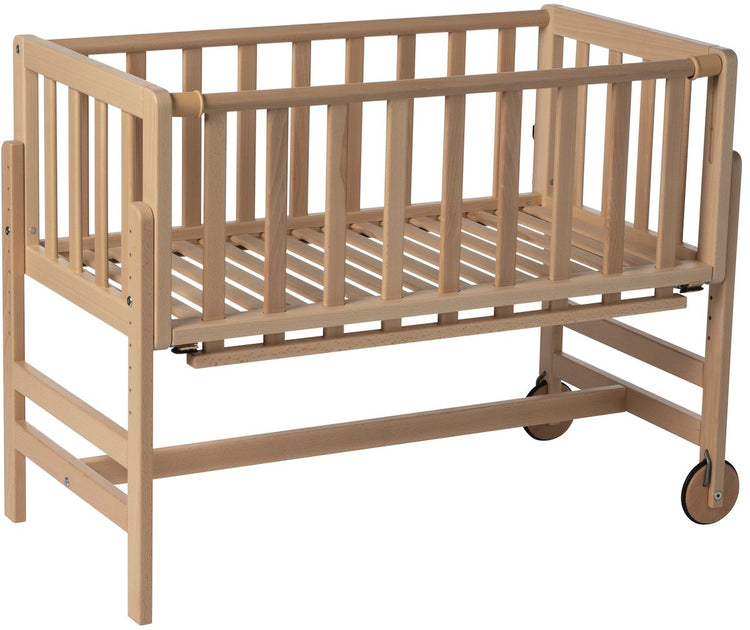 Geuther Betty Beistellbett, Beistellbett, Kinderbett – mit Rollen – 45x90 cm – Babybett bis 9 kg – massives Buchenholz – Öko-Holz
