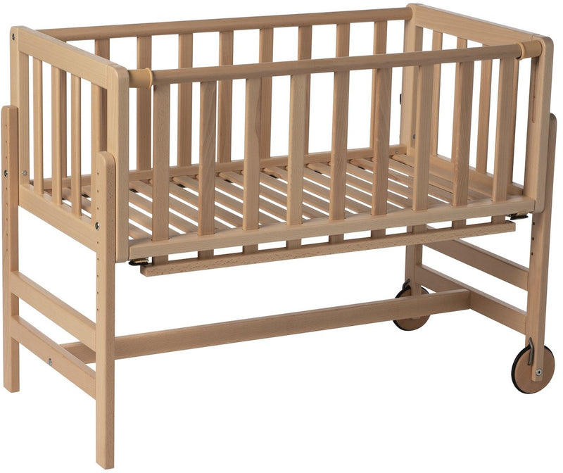 Geuther Betty Beistellbett, Beistellbett, Kinderbett – mit Rollen – 45x90 cm – Babybett bis 9 kg – massives Buchenholz – Öko-Holz