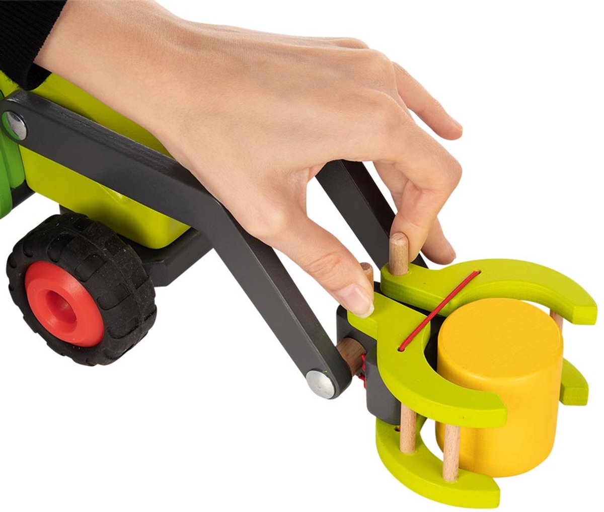 Goki -Holztraktor mit Heuwagen