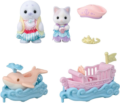 Sylvanian Family 5820 Vergnügungspark-Spielset – Rutschen auf den Wellen – inklusive 2 samtweichen Spielfiguren