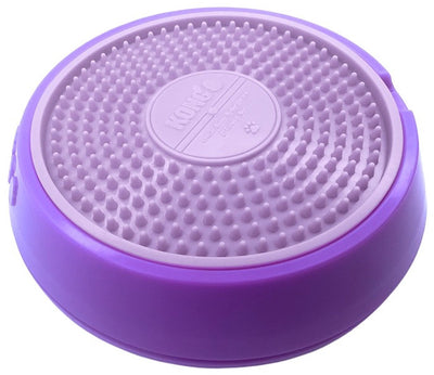 Kong leckt Spinz lila