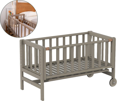Geuther Beistellbett, Ausziehbett, Kinderbett – mit Rollen – 45x90 cm – Babybett bis 9 kg – massives Buchenholz – Taupe