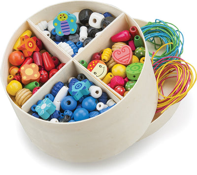 Woet® Holzperlen zum Auffädeln in Box – 640 farbige Perlen + 8 Schnürsenkel – kleines Perlenset für Kinder – pädagogisch wertvolles Aufreihspielspielzeug – ab 3 Jahren