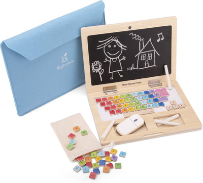 New Classic Toys ® Holzspielzeug-Laptop – „Mein erster Laptop“ mit Kreidetafel-Magnetbuchstaben – mit Laptoptasche – pädagogisches Rollenspielspielzeug – ab 3 Jahren