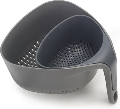 Joseph Joseph Nest Sieb-Set 2-teilig – grau – stapelbar – mit vertikalem Griff – BPA-frei