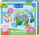 Lena Peppa Pig lernt, Lernspielkarton zu schneiden.