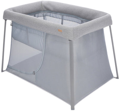 Béaba eazy Sleep 3-in-1-Reisebett – Luxus-Campingbettbox – von der Geburt bis 4 Jahre – Wiege, Kinderbettbox – atmungsaktives Netz – inklusive 2 Matratzen-Reisetasche – leicht 6,8 kg – Grau