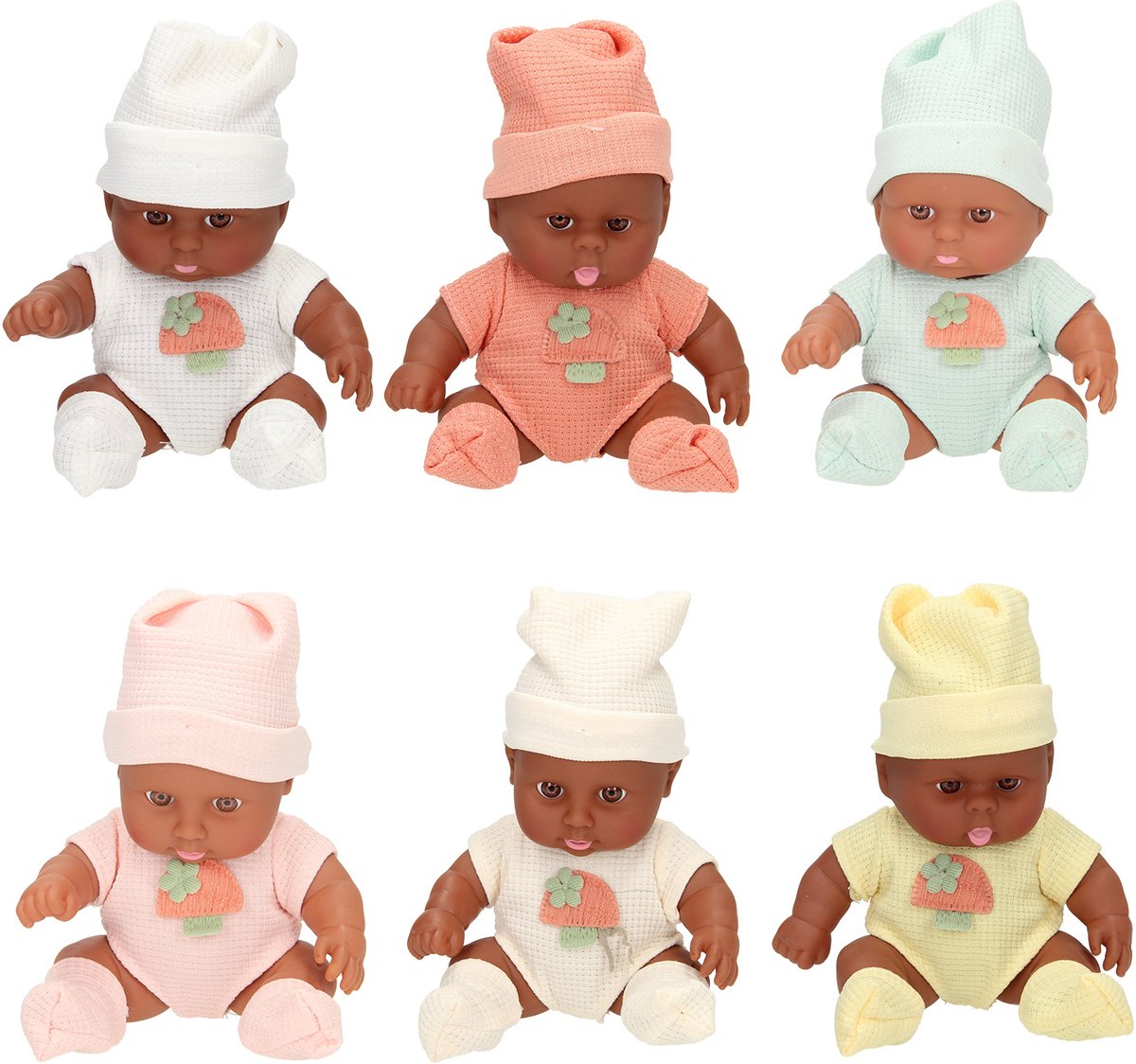 Babypuppe mit Waffelanzug und Mütze