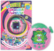 Bandai – Tamagotchi Paradise Earth – virtuelles Tier zum Erziehen – Tamagotchi mit Zoomrad – interaktives Spielzeug auf Englisch – rosa und grünes Erdmodell – Kinderspielzeug ab 6 Jahren – 43421