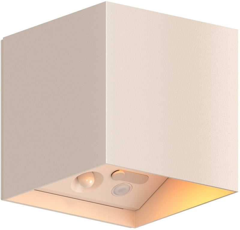 Calex Volterra wiederaufladbarer Wandlampenwürfel – wiederaufladbar – Up-Down-Gartenbeleuchtung – modern – warmweißes Licht – für drinnen und draußen – wasserdicht – einfache Installation – Batterie und kabellos – USB-C – Bewegungssensor – Sand