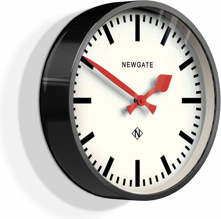 Newgate Gepäck – Wanduhr – Schwarz