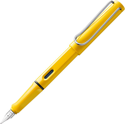 Lamy Füllfederhalter Safarigelb – Füllfederhalter mit ergonomischem Griff, polierte Linksstahlfeder (links) in Schreibstärke m – langlebiger ASA-Kunststoff – inklusive Tintenpatrone T 10 blau