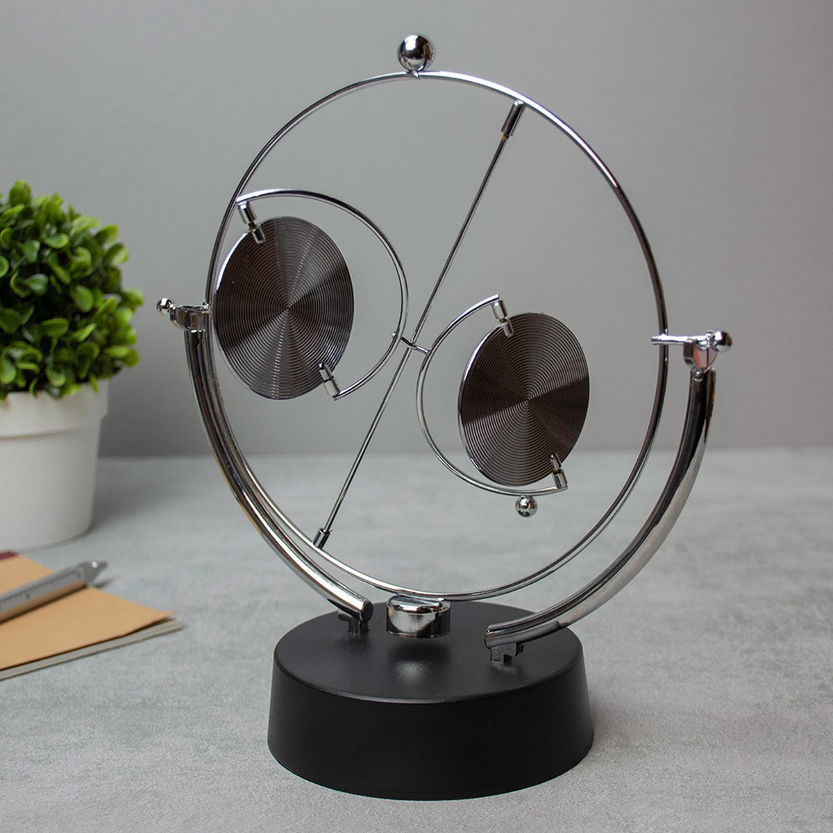 Red5 Gadgets Perpetuum Mobile – dekoratives Bild oder Figur – Perpetuum Mobile – Chromeffekt – Bürodekoration – Physik