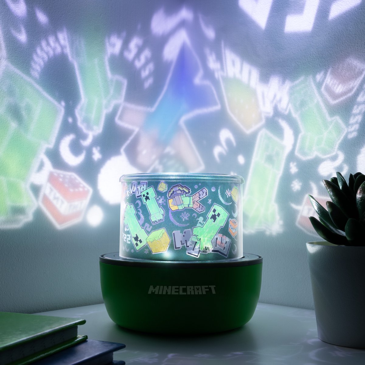 Paladone Minecraft-Projektionslicht – Offiziell lizenzierte Projektorlampe mit 2 Szenen, Wand- und Deckendekoration –