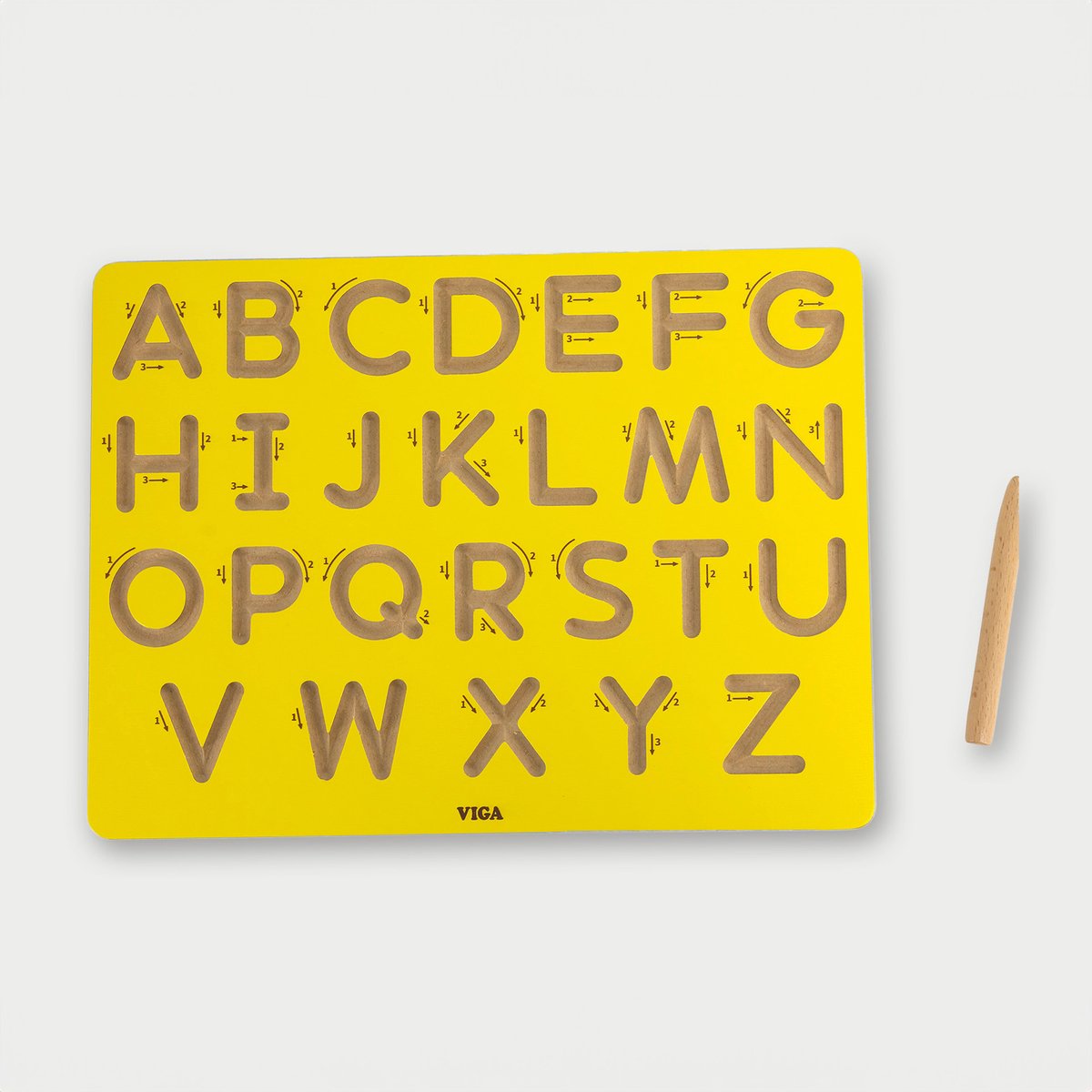 Graphomotorische Tafel von Viga, die das Schreiben großer Buchstaben lernt – Uni