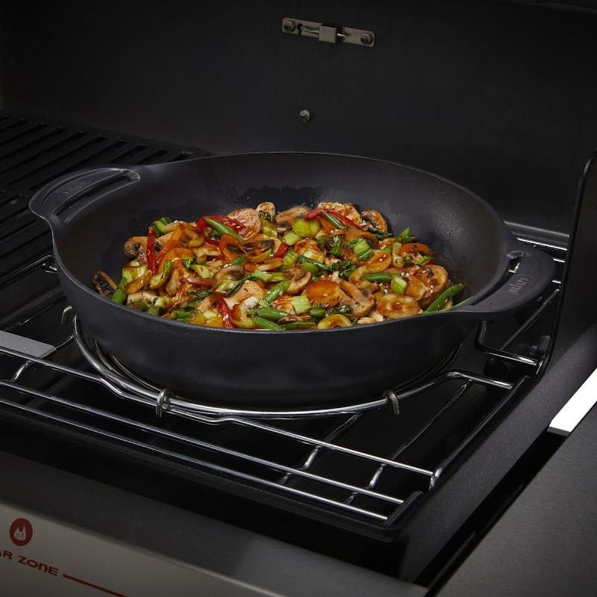 Von Weber gefertigter Wok-Dampfgarer