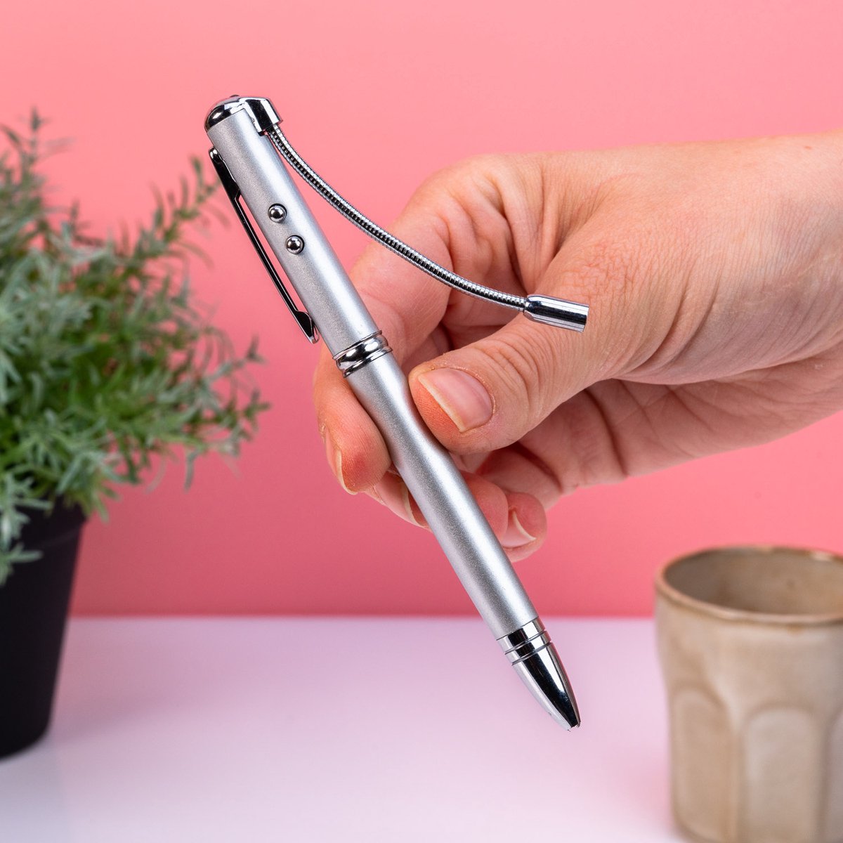 Kikkerland-Stift mit unsichtbarer Tinte und Beleuchtung
