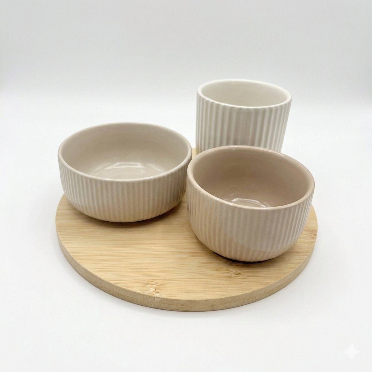 Excellent Houseware Servierset – Tapasbrett – mit 3 Porzellan-Snackschalen auf Bambustablett 20 cm – Dip- und Soßenschalen – 4-teilig