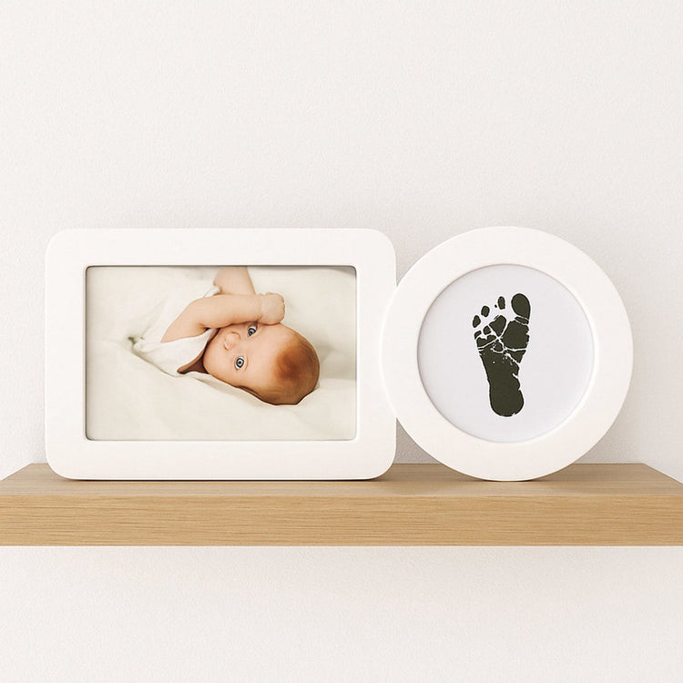 Glückliche Hände – Baby-Hand-Fußabdruck-Rahmen ohne Tinte – tintenloser Fotorahmen mit Fotofach – inklusive tintenfreiem Pad – sichere Reinigung für Neugeborene – weißes modernes Design 30 x 13 x 3 cm – perfektes Mutterschaftsgeschenk