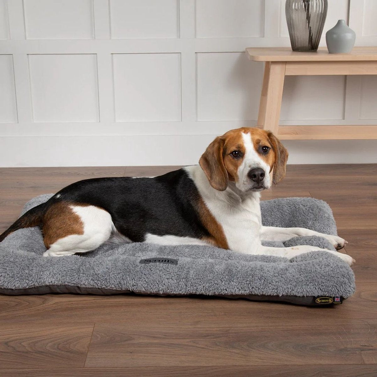 Scruffs gemütliches Bankkissen – weiches Hundekissen – rutschfest – Wildlederimitat – Grau – XL – 120 x 75 cm