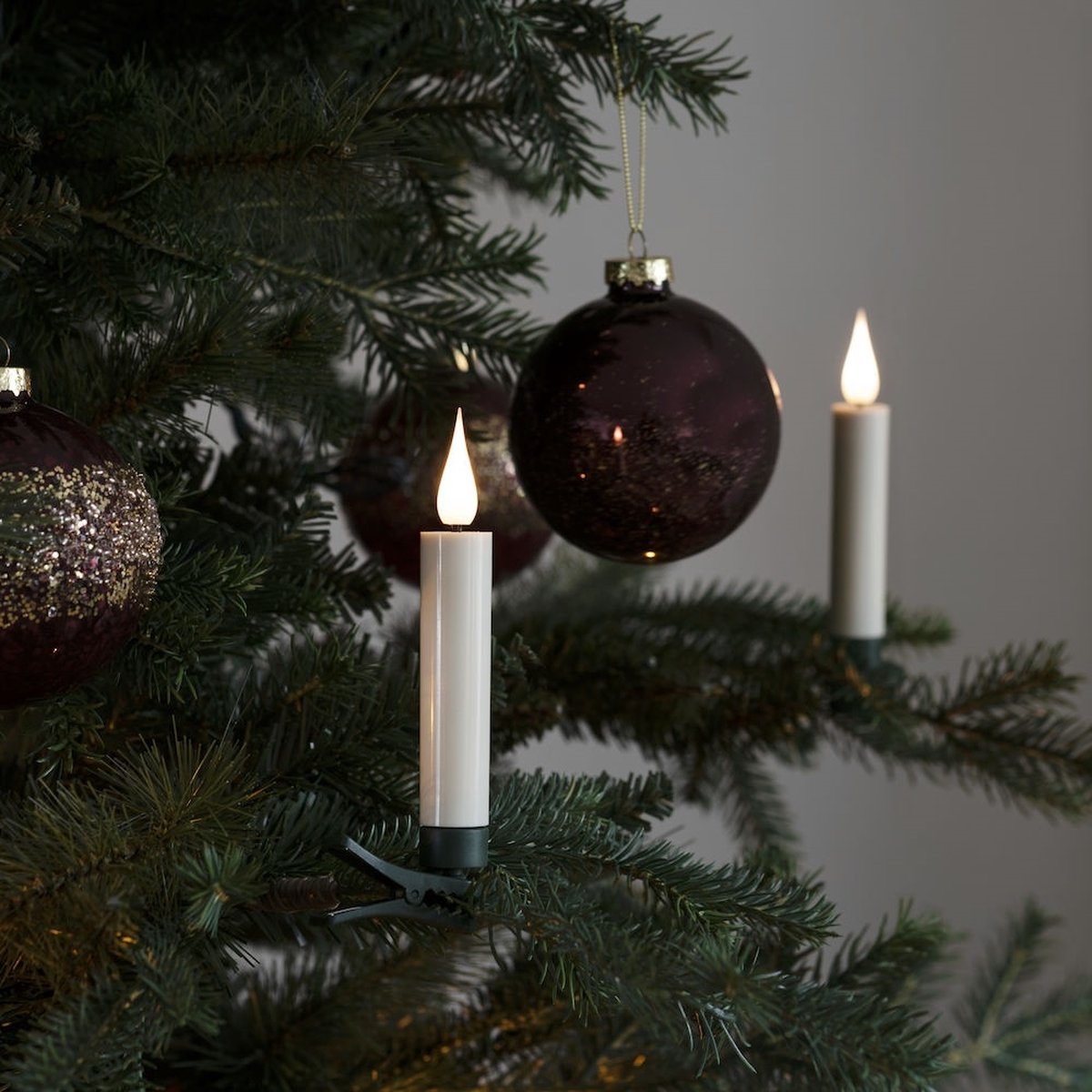 Konstsmide Kerzenbeleuchtung für den Innenbereich – Set mit 10 Kerzen – Kunststoff – Batterie – ohne Kabel – Weihnachtsbeleuchtung